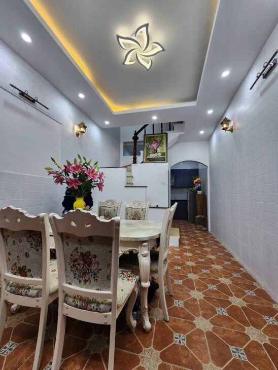 BÁN NHÀ ĐƯỜNG LÁNG ĐỐNG ĐA NHÀ ĐẸP Ở LUÔN GẦN PHỐ THÔNG THOÁNG 5,8 TỶ