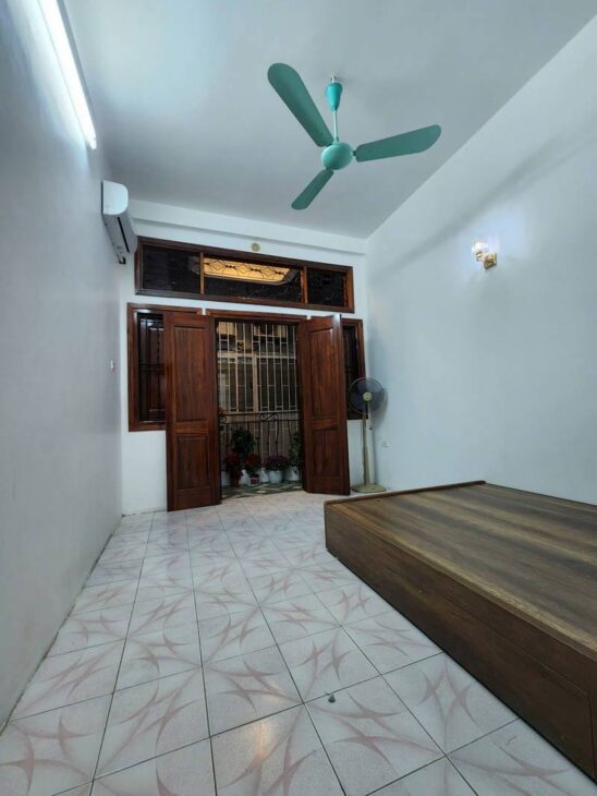 BÁN NHÀ ĐƯỜNG LÁNG ĐỐNG ĐA NHÀ ĐẸP Ở LUÔN GẦN PHỐ THÔNG THOÁNG 5,8 TỶ