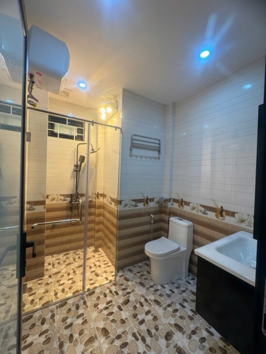 Bán nhà NGỌC LÂM 7 tỉ THANG MÁY view hồ nhà đẹp bán nhanh