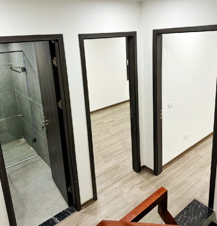 Bán nhà NGUYỄN VĂN CỪ 6 TỈ Ô TÔ mặt phố 50M mặt tiền rộng nhà đẹp