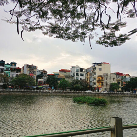 Bán nhà BỒ ĐỀ 8 tỉ Ô TÔ vài bước, 2 thoáng sân vườn ở yên tĩnh