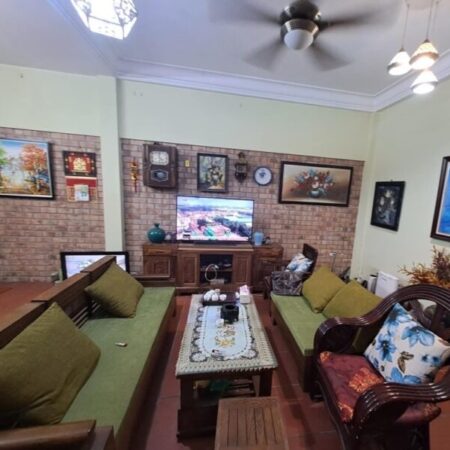 Bán nhà NGỌC LÂM 7 tỉ Ô TÔ đỗ cửa, sân đậu xe, gần ngã tư HỒNG TIẾN