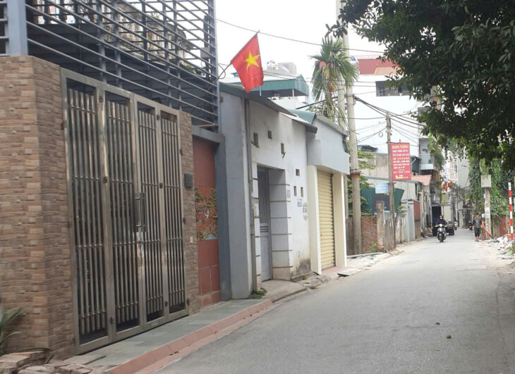 Bán nhà NGỌC LÂM 7 tỉ Ô TÔ đỗ cửa, sân đậu xe, gần ngã tư HỒNG TIẾN