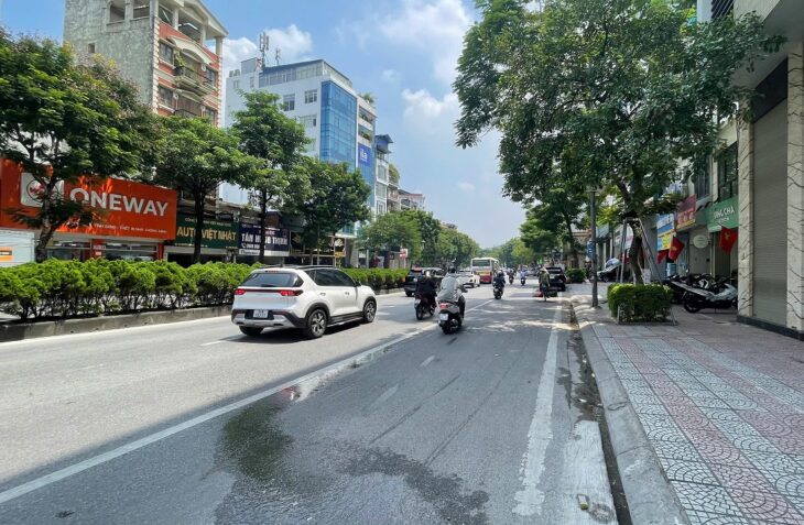 Bán nhà NGUYỄN VĂN CỪ 8 tỉ Ô TÔ đỗ cổng 65M 7 ngủ gần Hoàn Kiếm.