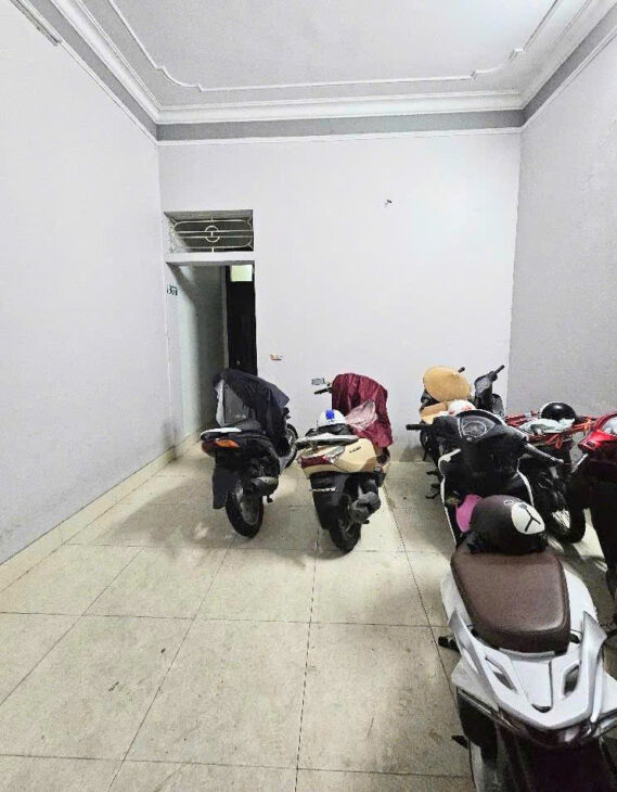 Bán nhà NGUYỄN VĂN CỪ 8 tỉ Ô TÔ đỗ cổng 65M 7 ngủ gần Hoàn Kiếm.