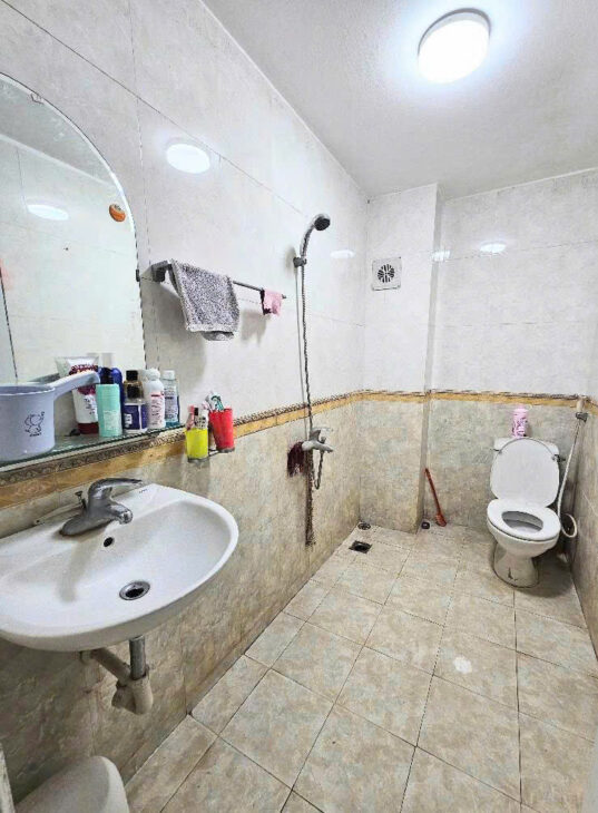 Bán nhà NGUYỄN VĂN CỪ 8 tỉ Ô TÔ đỗ cổng 65M 7 ngủ gần Hoàn Kiếm.