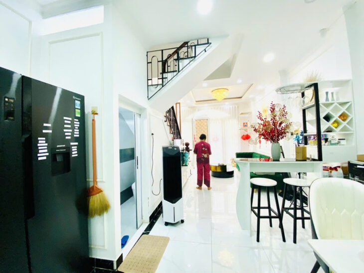 SIÊU PHẨM NHÀ MỚI Ở NGAY, GÒ VẤP 5 PHÚT-, HẺM 4M, XE HƠI VÀO THOẢI MÁI, SÁT MẶT TIỀN