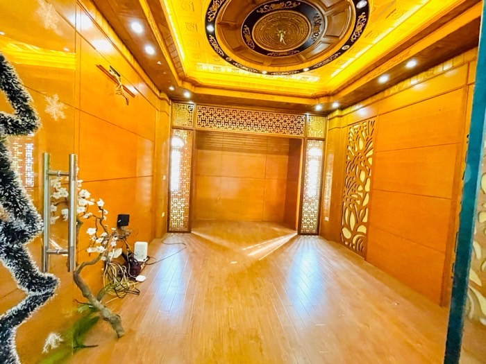 bán nhà Thanh Xuân VIEW HỒ, kinh doanh sầm uất ngày đêm