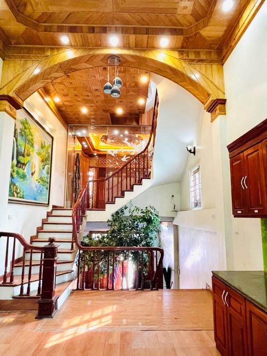 bán nhà Thanh Xuân VIEW HỒ, kinh doanh sầm uất ngày đêm