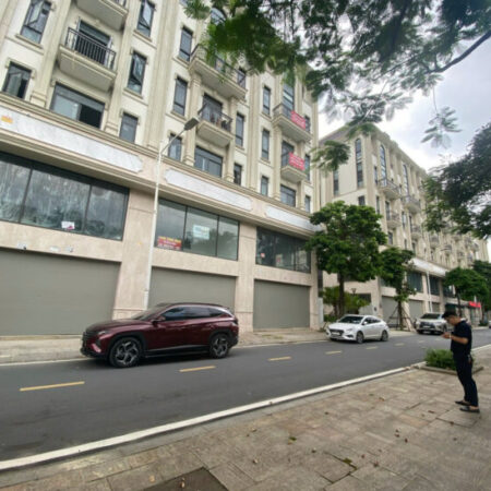 Cho thuê tòa văn phòng siêu đẹp căn góc Him Lam Vạn Phúc. DT 182m2*6 tầng mặt tiền 13m cực đẹp