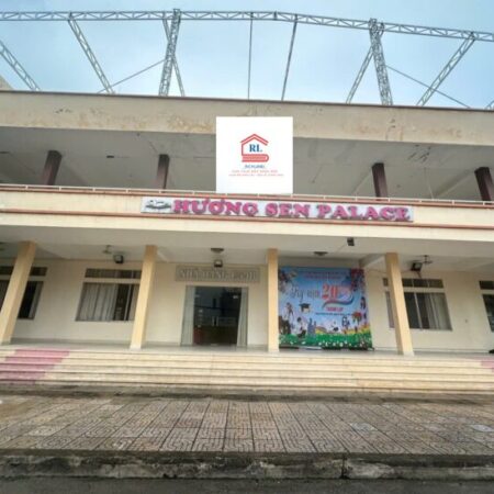 Cho Thuê 1300m2 Lầu 1: 18D Cộng Hoà, Phường 4, Tân Bình