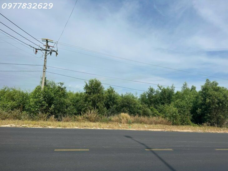Bán 3280m2 đất mặt tiền Hùng Vương – Tân Bình – TX LaGi view Biển giá rẻ chỉ 350tr/m ngang