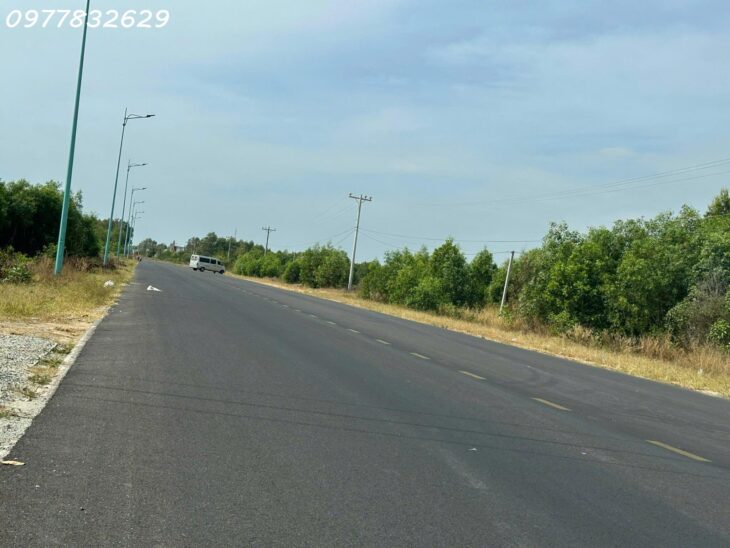 Bán 3280m2 đất mặt tiền Hùng Vương – Tân Bình – TX LaGi view Biển giá rẻ chỉ 350tr/m ngang