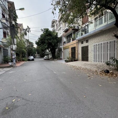 Cân bán 71m ĐẤT, Lâm Du Bồ Đề,LONG BIÊN , giá 12TỶ , oto,KD, Phợp xây 7T thang máy Cân bán 71m ĐẤT, Lâm Du Bồ Đề,LONG BIÊN , giá 12TỶ , oto,KD, Phợp xây 7T thang máy