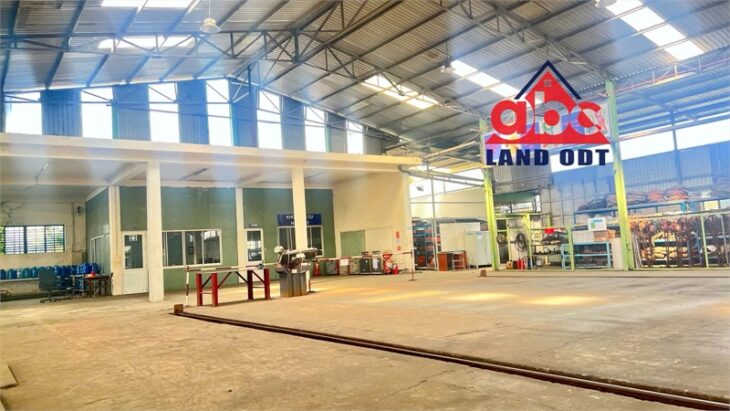 xưởng đẹp kết cấu kiên cố, trang bị cầu trục lớn. nền chịu lực. SX các ngành cơ khí