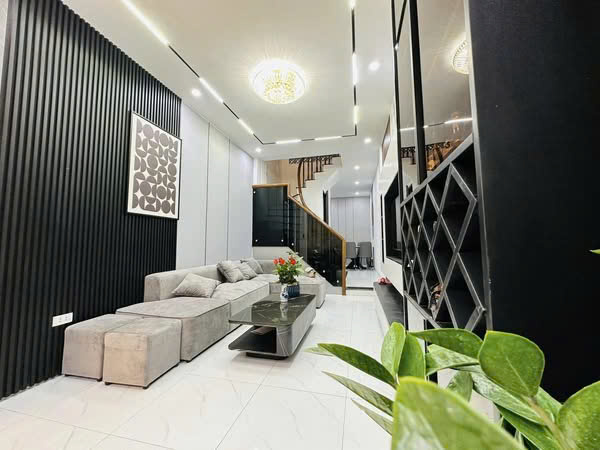 Bán nhà riêng tại Ngõ 77 Bùi Xương Trạch, 5 Tầng, 7,5 tỷ, 34m2, 5PN, 5WC, giá siêu hời!