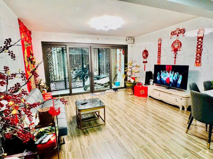 Nhà đẹp ở luôn ở La Thành, Đống Đa diện tích 52m2, 4 tầng, mặt tiền 4.8m, gara oto, Giá 18.5 Tỷ