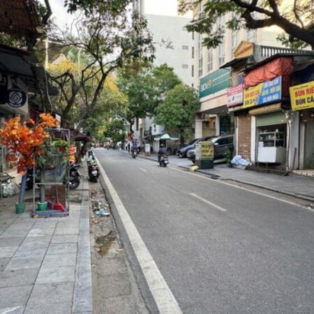 BÁN NHÀ MẶT PHỐ TRẦN HƯNG ĐẠO – HOÀN KIẾM – 10 TỶ 20m 3 tầng có nóc BÁN NHÀ MẶT PHỐ TRẦN HƯNG ĐẠO – HOÀN KIẾM – 10 TỶ 20m 3 tầng có nóc