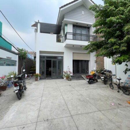 Bình Tân ! CHO THUÊ MB 10m x 14m , Trầng trệt Nhà Villa , MT đường khu kinh doanh sầm uất, thuê 25