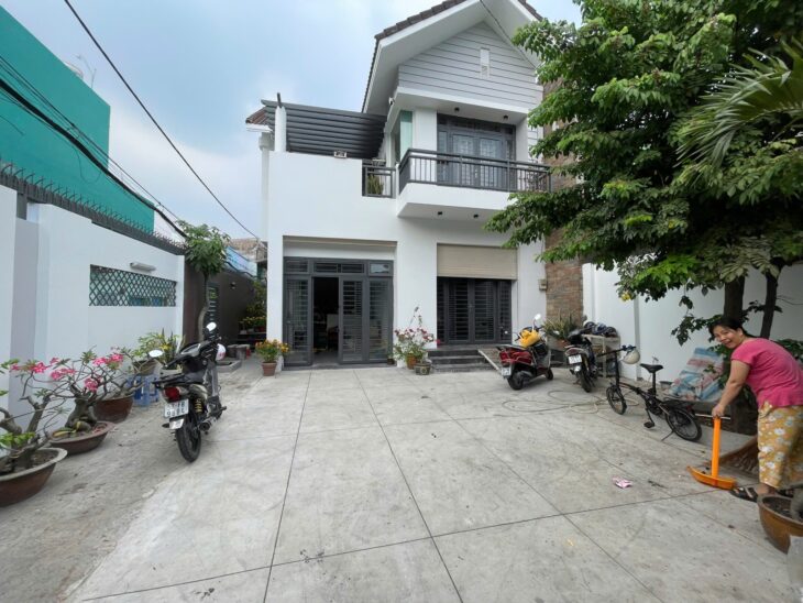 Bình Tân ! CHO THUÊ MB 10m x 14m , Trầng trệt Nhà Villa , MT đường khu kinh doanh sầm uất, thuê 25
