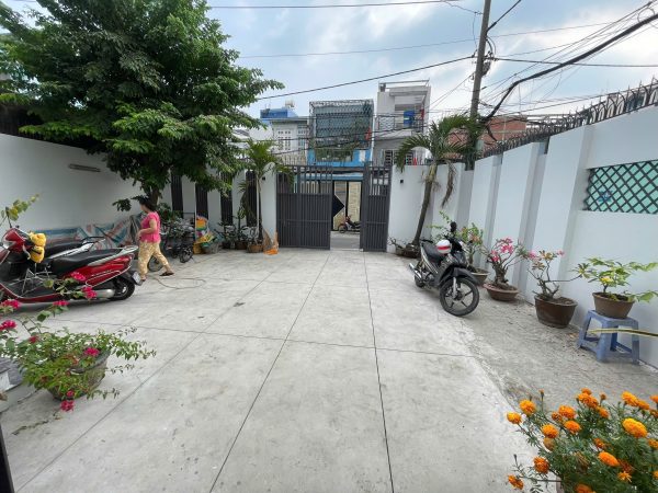 Bình Tân ! CHO THUÊ MB 10m x 14m , Trầng trệt Nhà Villa , MT đường khu kinh doanh sầm uất, thuê 25