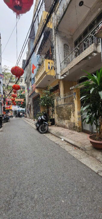 Bán 52m phân lô phố 8 tháng 3 tặng nhà ô tô kinh doanh hai bà trưng