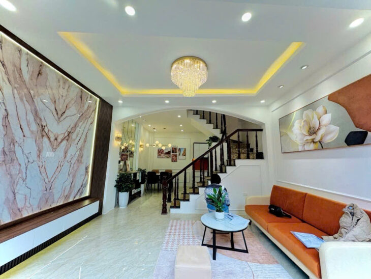 Bán nhà trương định 4 tầng long lanh ở ngay 2 thoáng hoàng mai