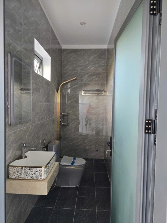 Nhà mới 100% 1 trệt 1 lầu , mái thái, mặt tiền dx 065 phường Định Hòa tp. Thủ Dầu Một, Bình Dương.