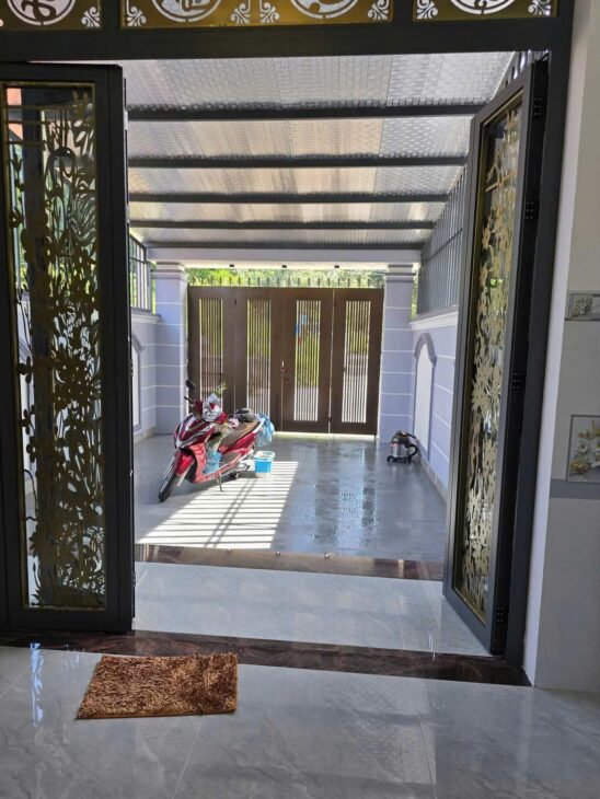 Nhà mới 100% 1 trệt 1 lầu , mái thái, mặt tiền dx 065 phường Định Hòa tp. Thủ Dầu Một, Bình Dương.