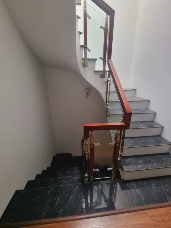 ????????????BÁN NHÀ DÂN XÂY HIỆN ĐẠI,PHỐ THÁI THỊNH, NHÀ 5 TẦNG 2 THOÁNG Ô TÔ LÙI CỬA