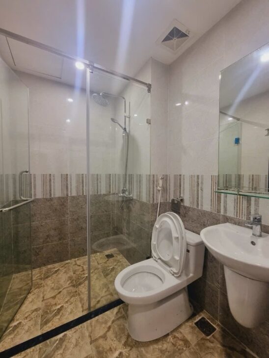 ????????????BÁN NHÀ DÂN XÂY HIỆN ĐẠI,PHỐ THÁI THỊNH, NHÀ 5 TẦNG 2 THOÁNG Ô TÔ LÙI CỬA
