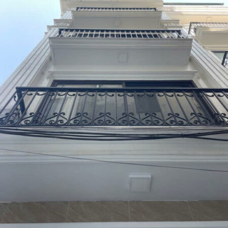 NHÀ MỚI CĂN GÓC PHỐ NGỌC LÂM, 36M2,5 TẦNG, MẶT TIỀN 4.7M, FULL NỘI THẤT, 7.9 TỶ- LONG BIÊN.