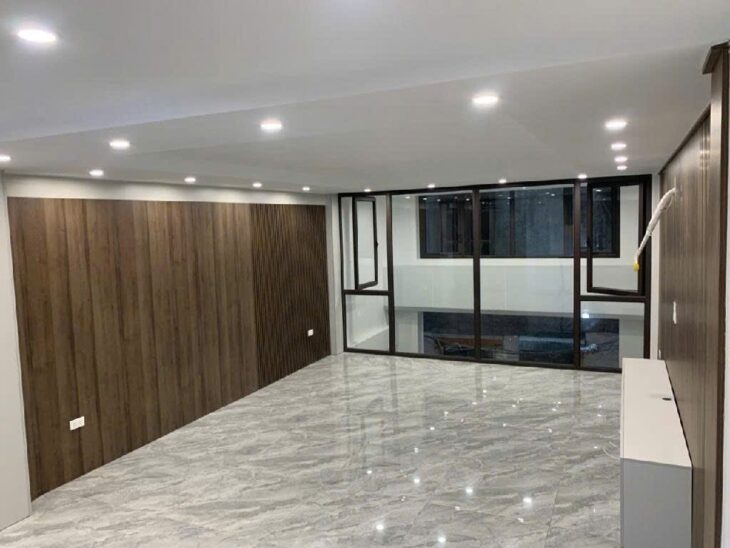 BÁN NHÀ BỒ ĐỀ 55M2* 6 TẦNG* 10.6 TỶ, THANG MÁY, FULL NỘI THẤT