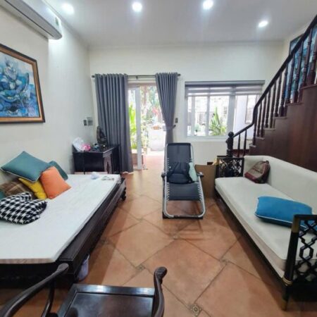 Nhà bán Khang Điền Melosa, DT 80m2, đường rộng 12m, 3 tầng, 4PN, nội thất đẹp, giá 8.8 tỷ TL