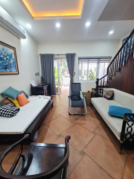 Nhà bán Khang Điền Melosa, DT 80m2, đường rộng 12m, 3 tầng, 4PN, nội thất đẹp, giá 8.8 tỷ TL