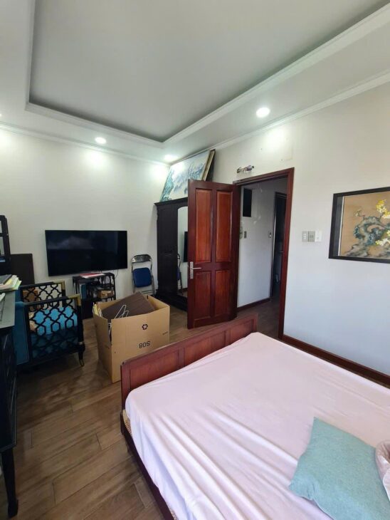 Nhà bán Khang Điền Melosa, DT 80m2, đường rộng 12m, 3 tầng, 4PN, nội thất đẹp, giá 8.8 tỷ TL