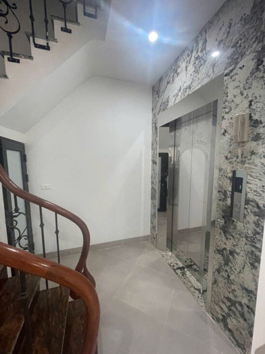 NHÀ MỚI, NGÕ THÔNG, Ô TÔ QUA PHỐ NGỌC THỤY,40M2,6 TẦNG, 8.7 TỶ.LONG BIÊN.
