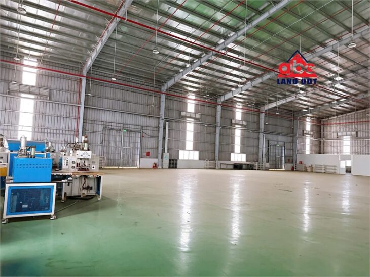 XT009 xưởng đẹp nền sơn mới, bàn giao xưởng liền, kết cấu kiên cố. an toàn SX lâu dài