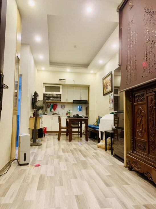 Bán căn Tập thể 190 Phố Lò Đúc, 60m2, 2 ngủ, 3 bước ra phố cổ, dân trí cao, ở luôn, Nhỉnh 3 Tỷ.