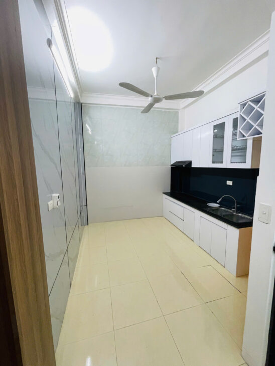 Bán nhà Tam Trinh, 36m2, nhỉnh 5 tỷ, 4 ngủ, ngõ nông vài bước ra ô tô, full đồ ở luôn.