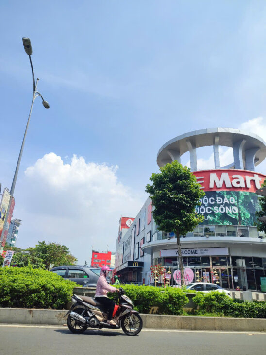 BÁN NHÀ ĐỐI DIỆN LOTE MART, 5 TẦNG, HẺM XE HƠI, NHÀ MỚI.