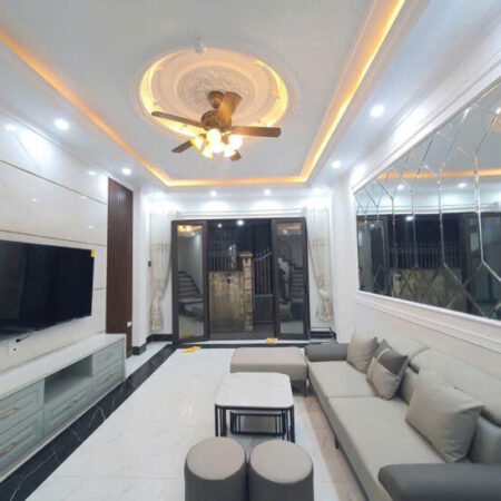 BÁN NHÀ 5 TẦNG CẦU GIẤY – NỘI THẤT SANG TRỌNG – ĐẸP NHƯ BIỆT THỰ – CHỈ 8.9 TỶ