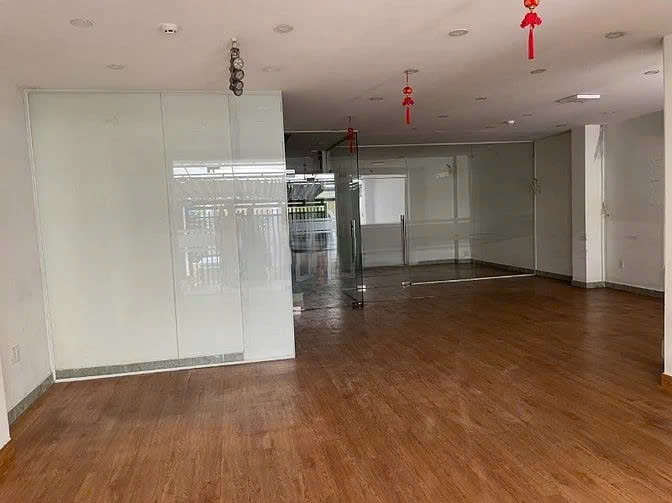 Chính chủ cho thuê tòa nhà mặt tiền 23 Thích Minh Nguyệt, phường 2, quận Tân Bình.