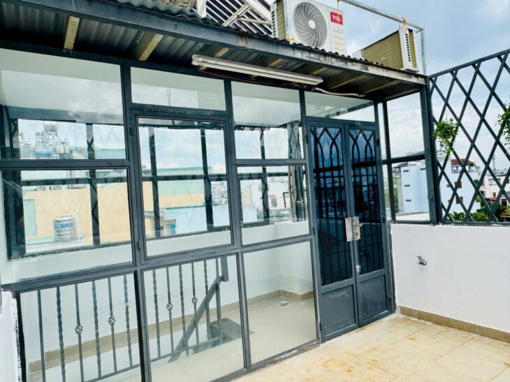 3.68 tỷ- bán nhà 4 tầng ngay chợ Gò Vấp- DTSD 80m2- căn góc thoáng mát- full Nội thất