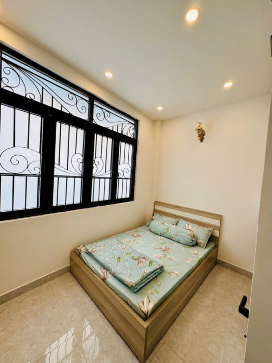 3.68 tỷ- bán nhà 4 tầng ngay chợ Gò Vấp- DTSD 80m2- căn góc thoáng mát- full Nội thất