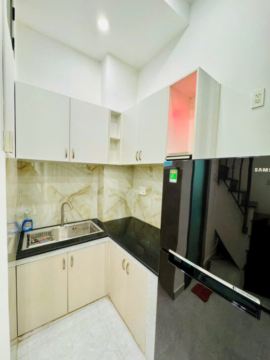 3.68 tỷ- bán nhà 4 tầng ngay chợ Gò Vấp- DTSD 80m2- căn góc thoáng mát- full Nội thất