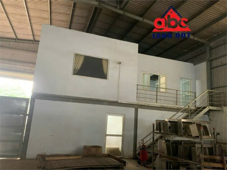 XT130 nhà xưởng tập chung nhiều cty sản xuất, bàn giao xưởng liền. có sẵn phòng trọ CNV
