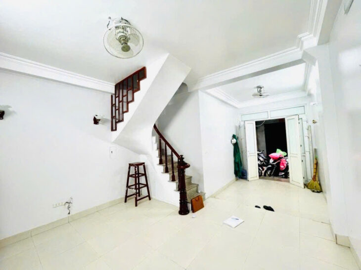 Nhỉnh 4.5 Tỷ, Mặt Phân Lô, Ô Tô Tránh, Kinh Doanh, 5 tầng full công năng, Phân Lô Tân Mai-Đền lừ.