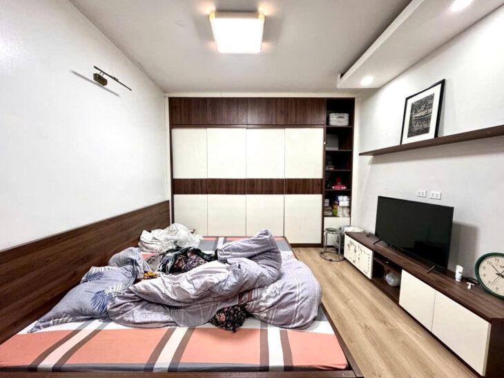 Bán nhà giáp bát 5 tầng dân xây lô góc ô tô thông hoàng mai