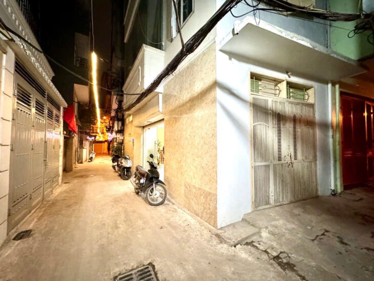 Bán nhà giáp bát 5 tầng dân xây lô góc ô tô thông hoàng mai